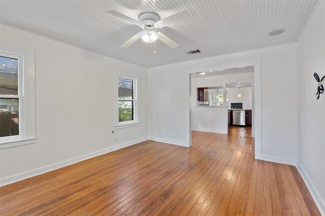 Photo - 1800 Waterston Ave