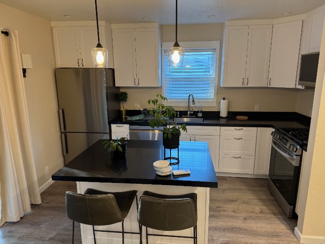 Photo - 779 Hamilton Dr