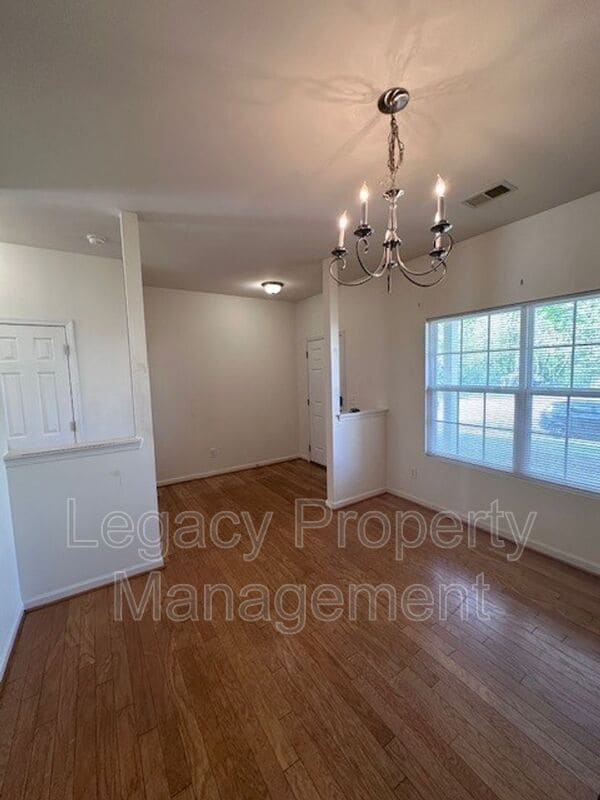 Photo - 1608 Brambleton Ct