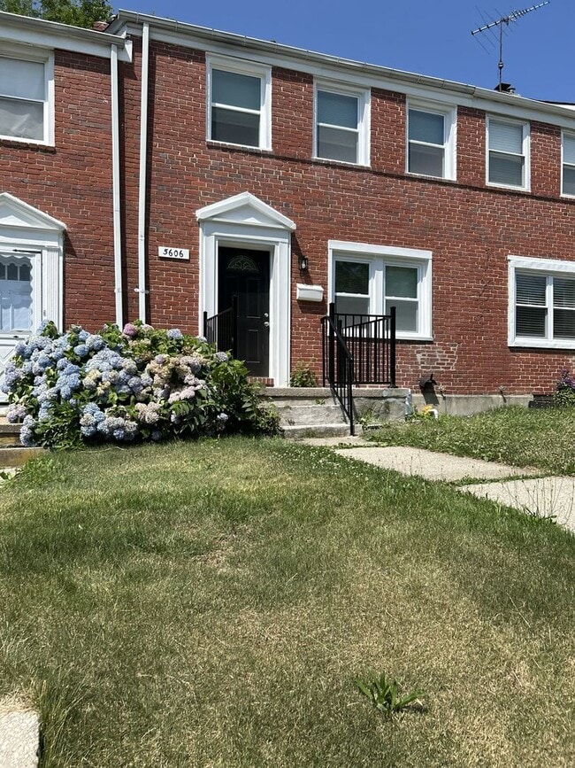 Building Photo - Available Now in Govans! 3Br 1.5 Bath