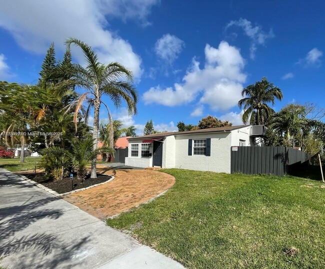 Building Photo - 2219 Funston St Rental