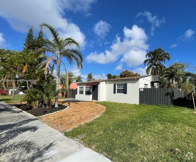 Building Photo - 2219 Funston St Rental