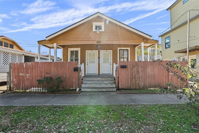 Building Photo - Cozy 1-bedroom 1-batn duplex on Galveston Island