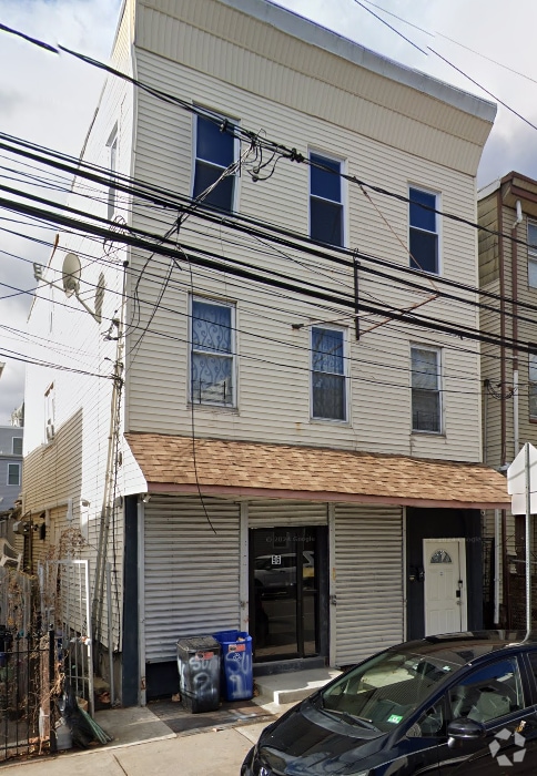 Building Photo - 96 Summer Ave Unit 2 Rental