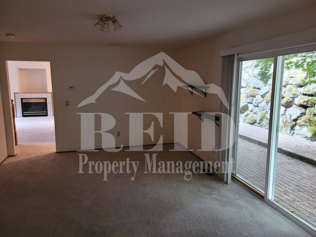 Photo - Ridgetop / Island Lake home located in a cul-de-sac