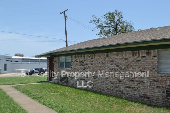 Photo - 704 Frisco Rd