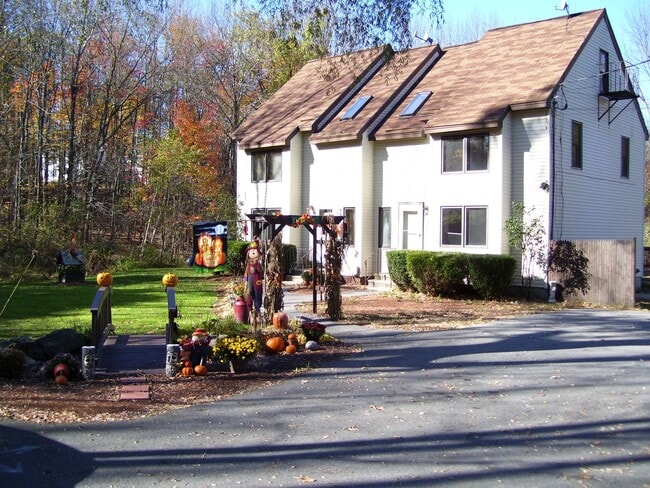 Welcome Home to Hudson Ridge!