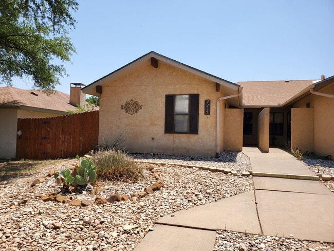 Nice 2 bedroon 2 bath Townhome in Bentwood... - Nice 2 bedroon 2 bath Townhome in Bentwood...