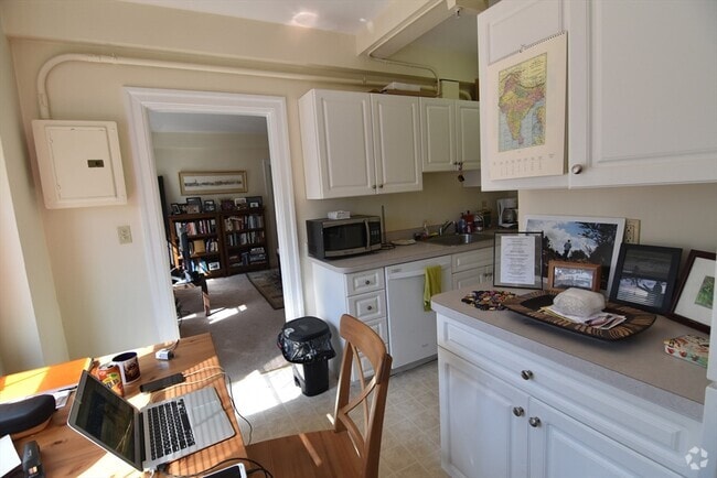 Building Photo - 1401 Beacon St Unit 205 Rental