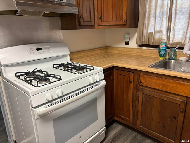 Photo - 305 W Vine St