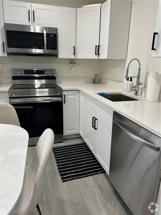Building Photo - 208 Meridian Ave Unit 6 Rental