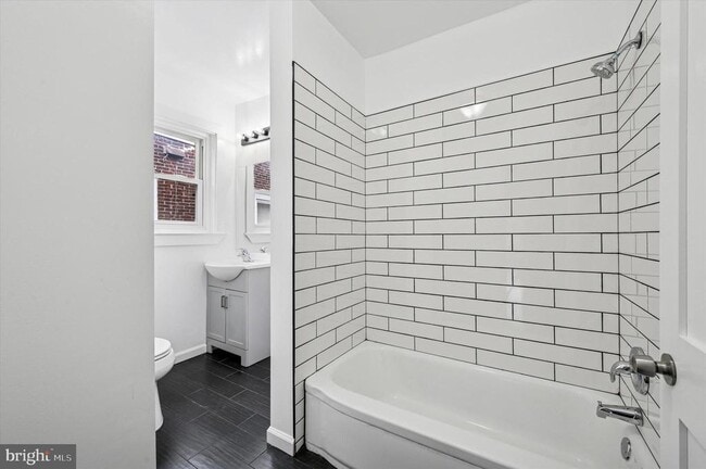 Building Photo - 4928 Walnut St Unit 3