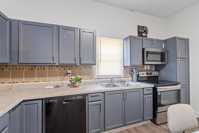 Photo - 1043 N Holmes Ave