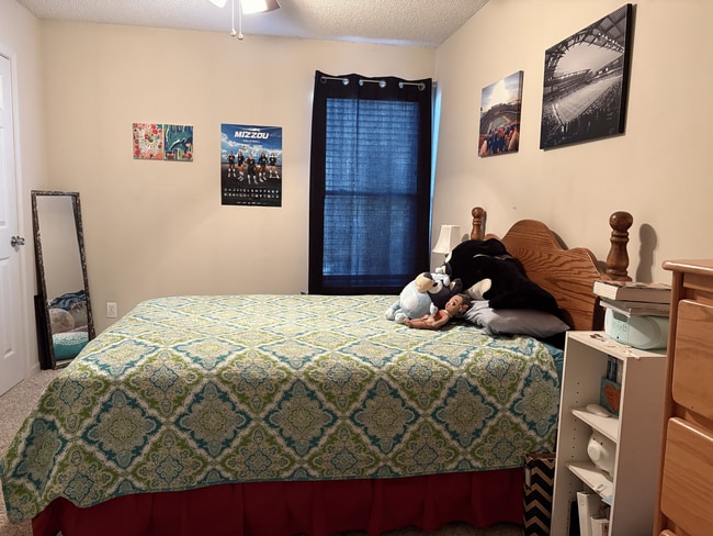 Guest bedroom - 207 NE 103rd St