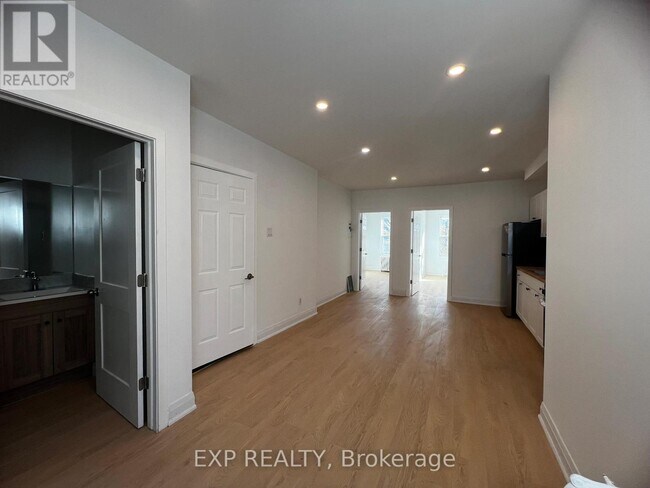 Photo - 804A St Clair Ave W