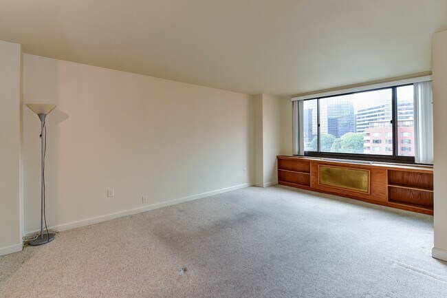 Photo - Spacious & Bright Studio at River Place East
