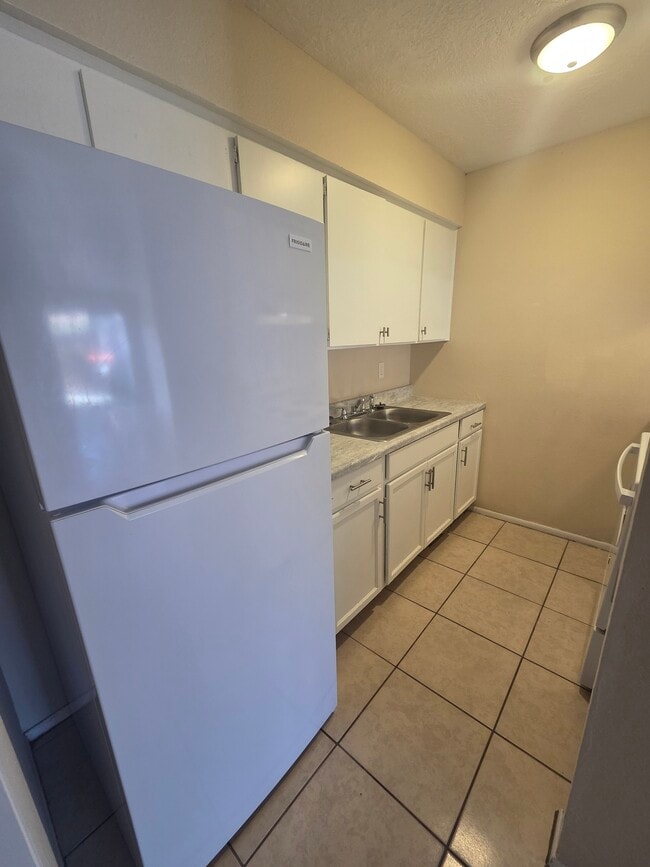 Building Photo - 5085 SE 31st St Unit C Rental
