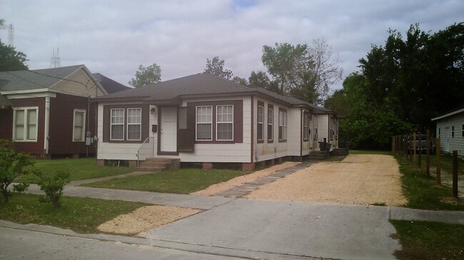 Photo - 420 Moss St Unit Apt A