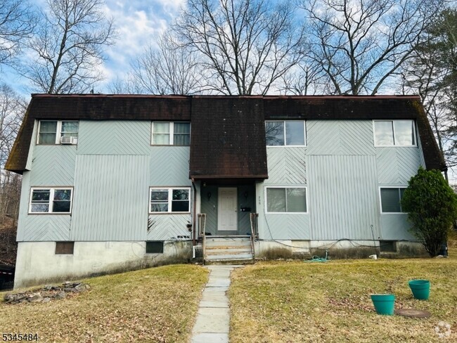 Building Photo - 295 Lake Shore S Rental