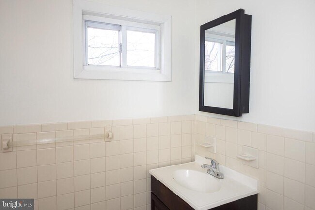 Photo - 2309 E York St Unit 2R