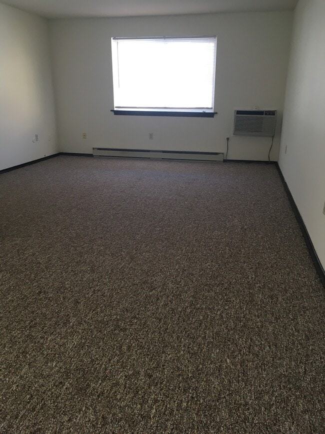 Photo - Hallmark Apartments