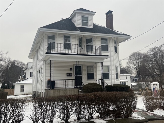 Building Photo - 227 Bellevue St Unit 2