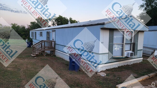 Building Photo - Charming 3 Bedroom Rental