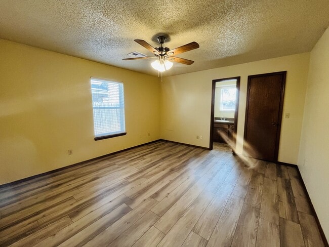 Building Photo - 2912 SW 125th St Rental
