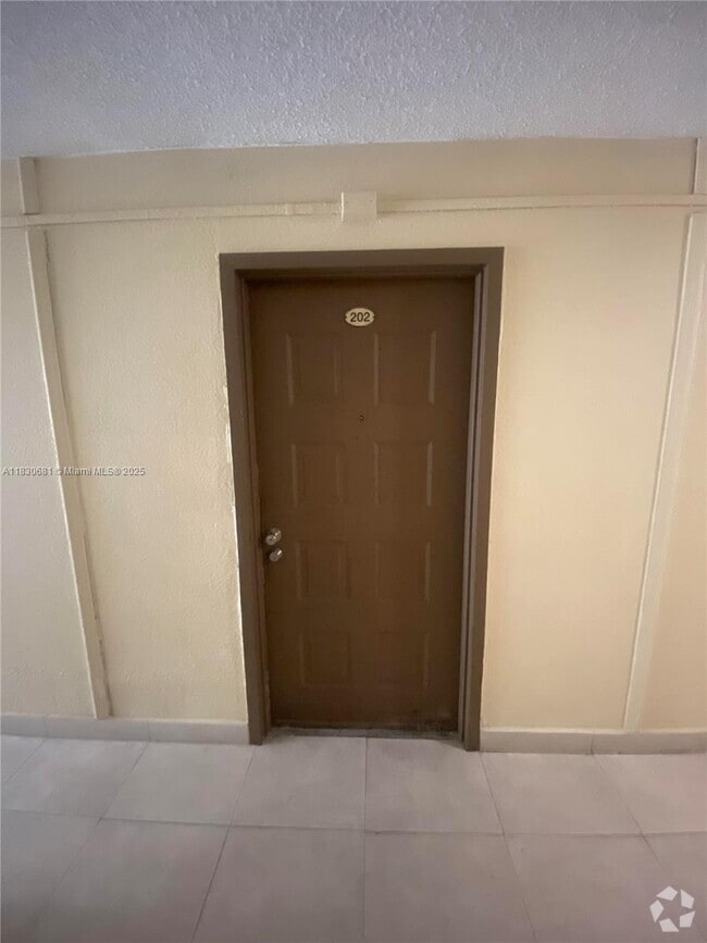 Building Photo - 6930 Miami Gardens Dr Unit 1-202 Rental