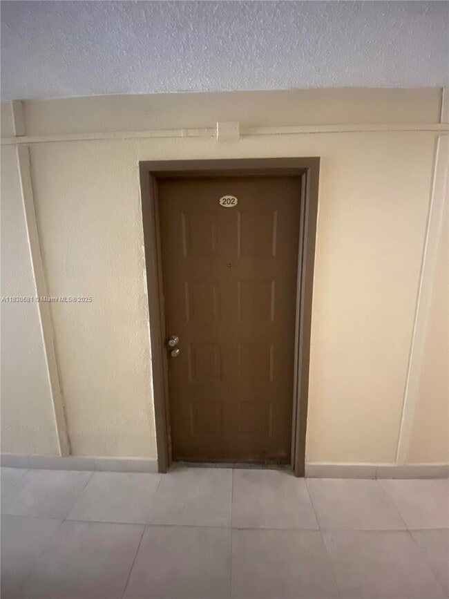 Photo - 6930 Miami Gardens Dr Unidad 1-202 Rental