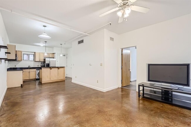 Photo - 711 W 26th St Unidad 408 Rental