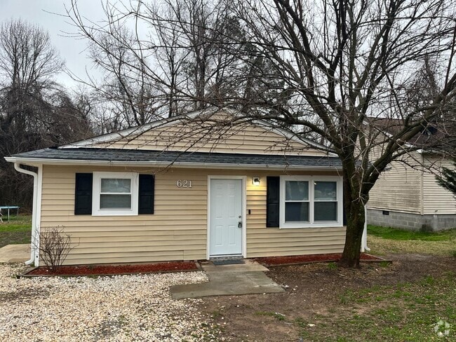 Building Photo - 621 Reservoir St Rental