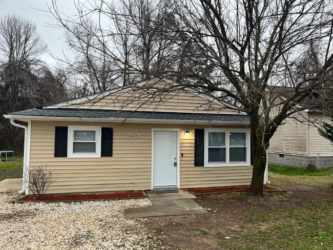 Building Photo - 621 Reservoir St Rental