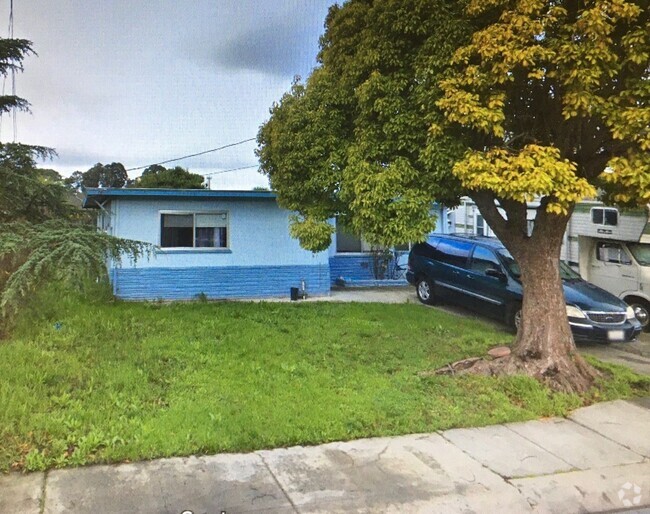 Building Photo - 4 bed 2 bath House in San Pablo -- COMING ...