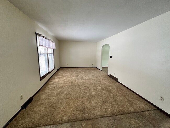 Photo - Huge Chateau Hills SW 4 Bedroom Home