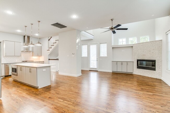 Photo - Exclusive Oak Lawn Townhome with Stunning ...