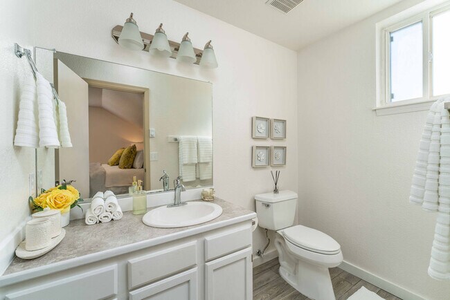 Photo - Lilac Retreat - Unit B Unidad B