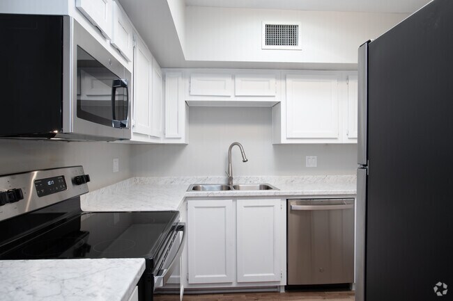 2BR, 1BA - 983SF