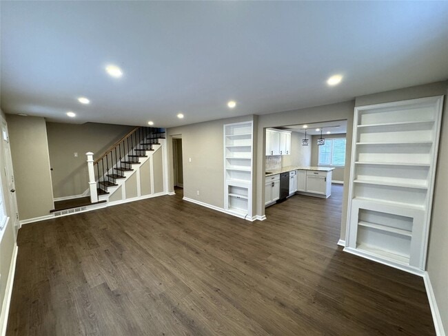 Photo - 608 Winston Dr