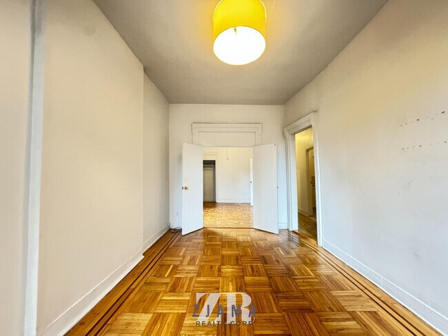 Building Photo - 1047 Bedford Ave Unit A2 Rental