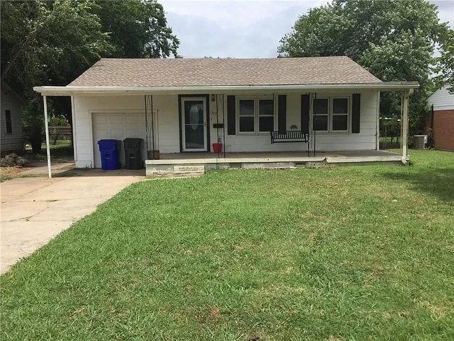 Photo - 209 W Haddock St