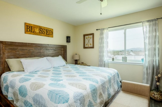 Photo - 700 W Bridle Ln