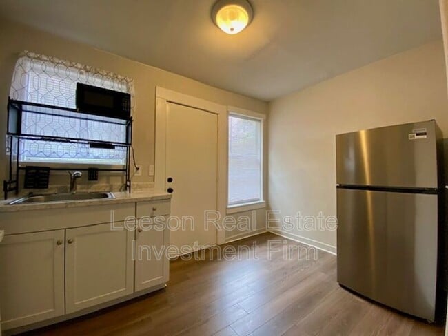 Photo - 2632-2634 Foster St