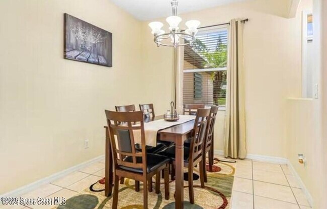 Photo - 463 Eldron Blvd NE