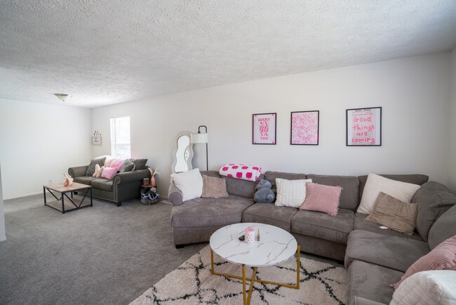 Building Photo - 923 Burcham Dr