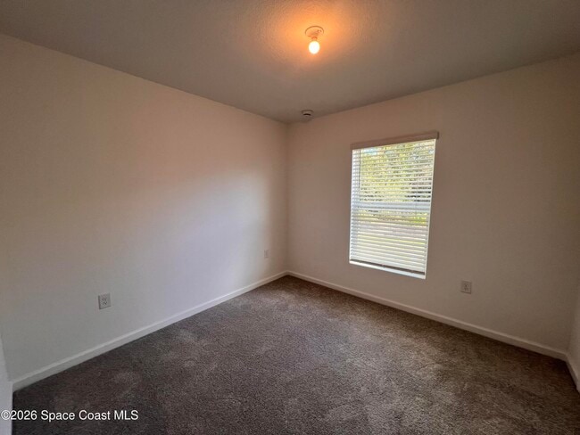 Photo - 1541 Newport St SE