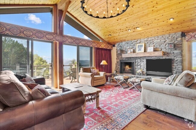Building Photo - 682 Ski Valley Rd Rental