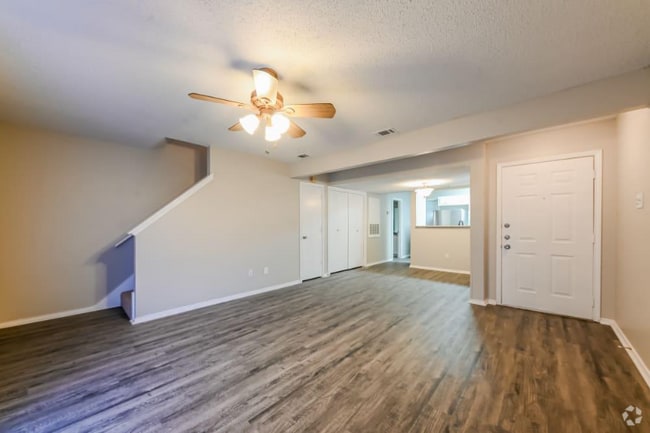 Building Photo - 1538 Sunrise Ln Unit 2 Rental