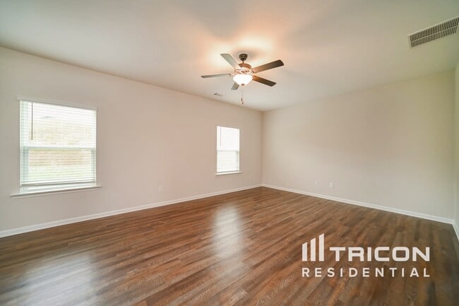 Photo - 966 Minden Terrace