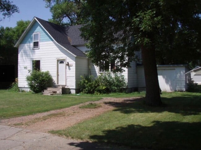 233 N 2nd Ave E
